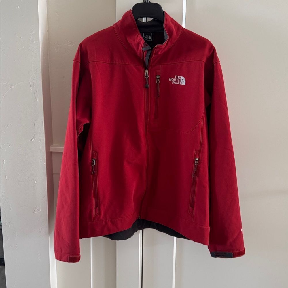 The North Face APEX Softshell Men's Red Performance Jacket Zipper Up Size L GUC